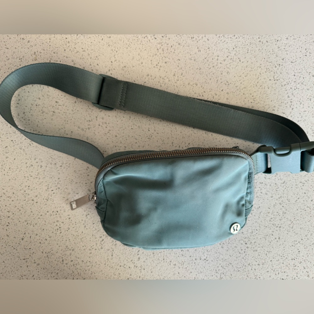 Lululemon Everywhere Belt Bag 1L